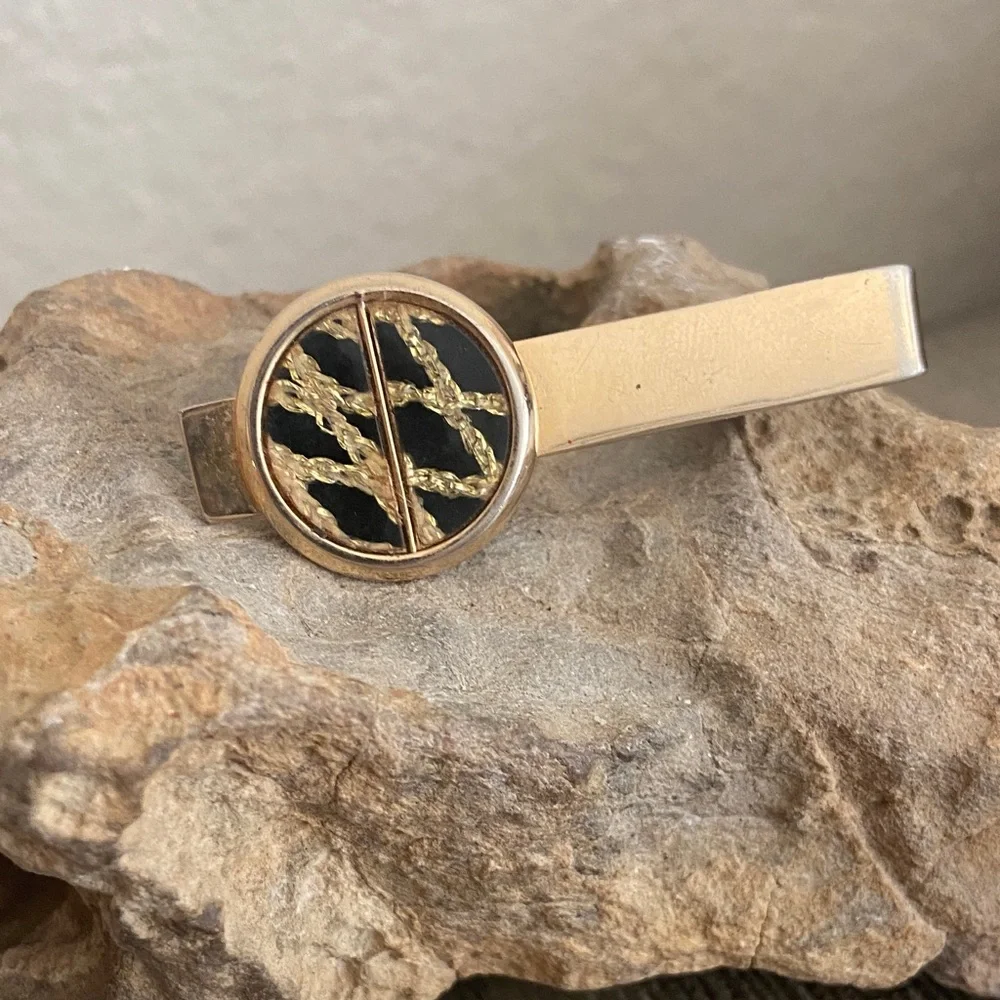 5/$10❤️❤️❤️Vintage SWANK Gold Tone and Black Tie Clip